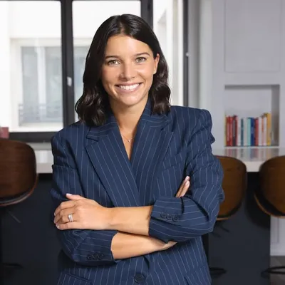 Justine Hutteau profile