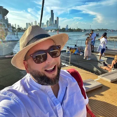Justin • Foodie • Traveler • by justo Calderón profile