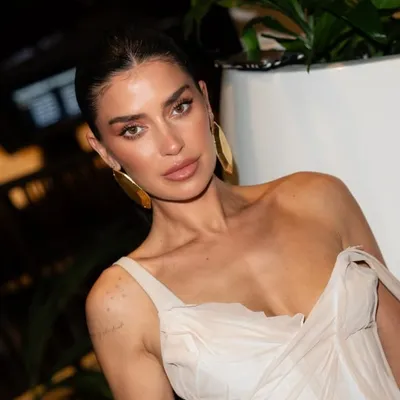 Nicole Williams English profile