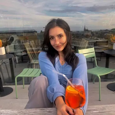 Julia Melo profile