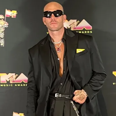 JOHNNY WUJEK profile