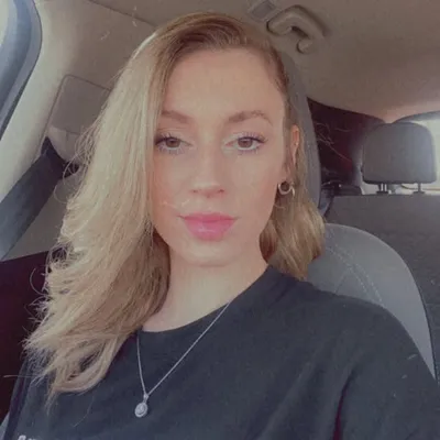 Mackenzie Holmes profile