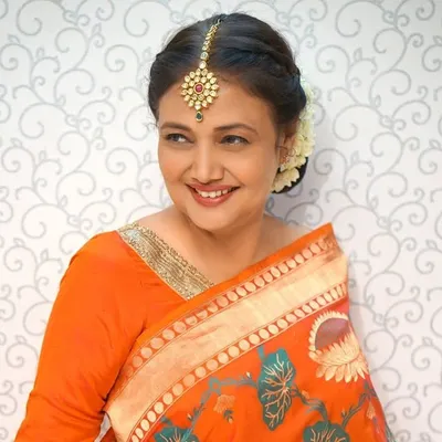 Kaamini Khanna profile