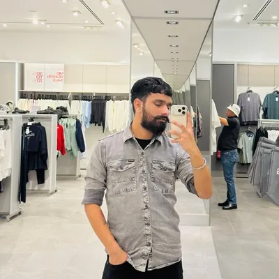 Mallhi_charik profile