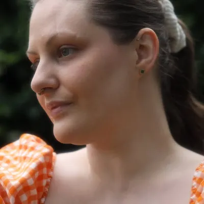 Vicky Farrell profile
