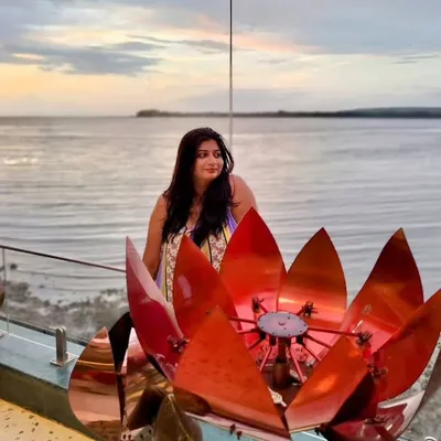 Varsha Kapoor profile