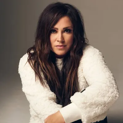 Kari Jobe Carnes profile