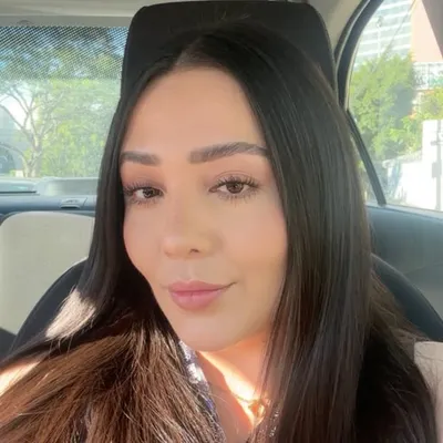 Karla Albores profile