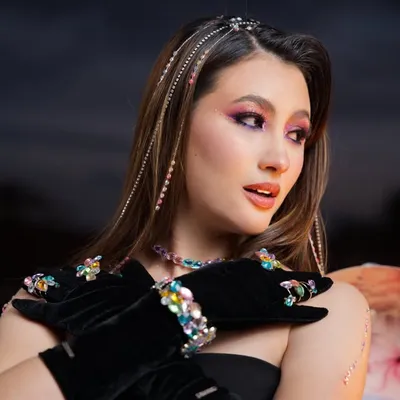 Karla Sofía profile