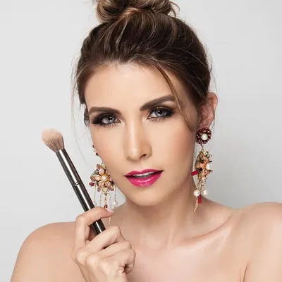 Karoalzate-makeup profile