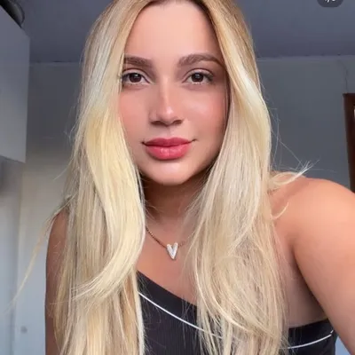 Karol Bezerra profile