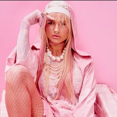 Karolina Gilon profile