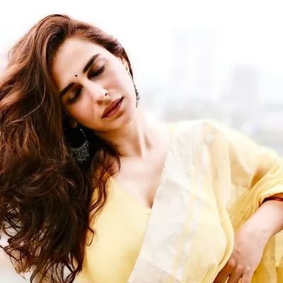 Kashmira Irani Saxena profile