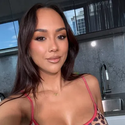 Kat Zoe Clark profile