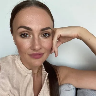 fashion influencer | mother | NYC | UGC content profile