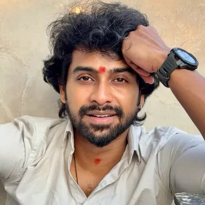 Kathirravan K
