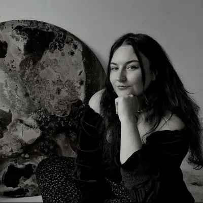 Katie Alize | Contemporary Abstract Artist UK profile