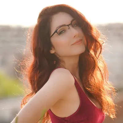 KATIE BURLTON ๐ profile