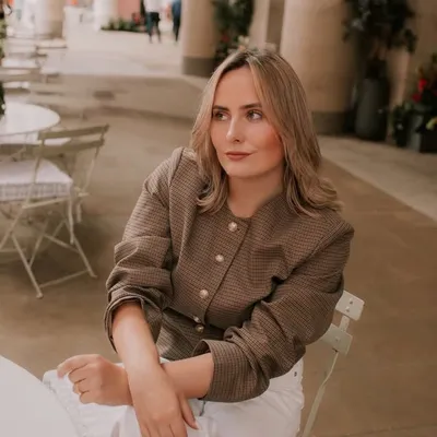 Katie | Petite Fashion Content profile