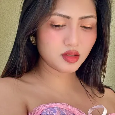 Kavya Solanki profile