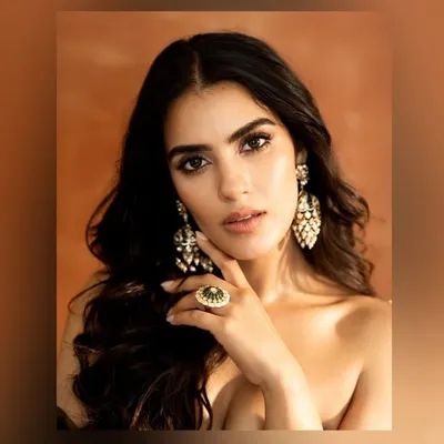 Kavya Thapar profile