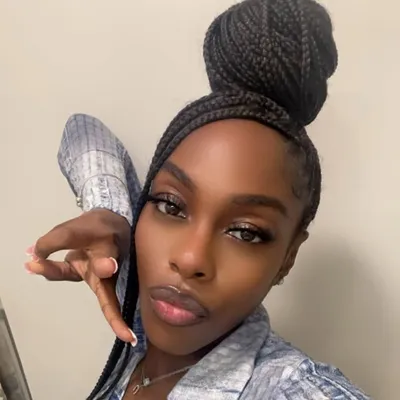 Elle🐝 profile