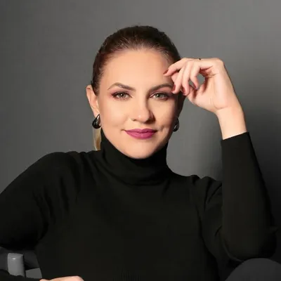 Keila Neves profile