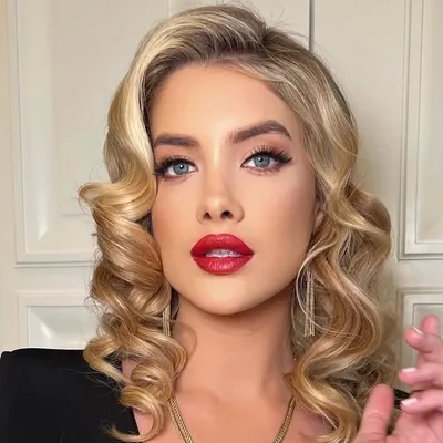 Kelsey Elliott profile