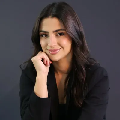 Kendrah Casagrande | Maquiadora profile