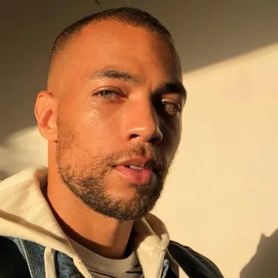 Kendrick Sampson profile