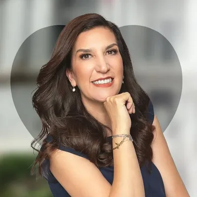 Kenia López Rabadán profile