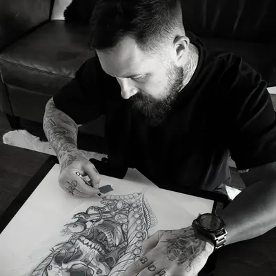 Kevin Dickinson profile