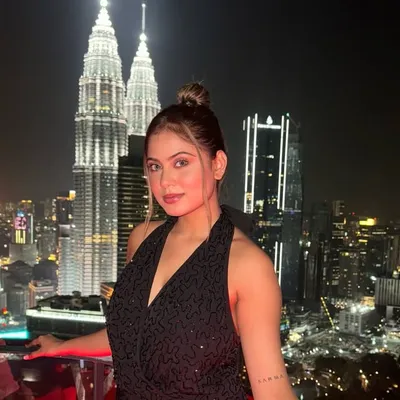 khushi profile