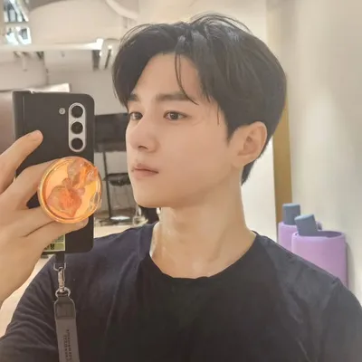 L.KIM profile