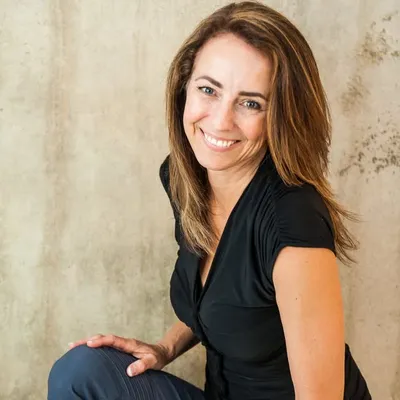 Kirsten Warner | Transformational Life & Business Coach profile