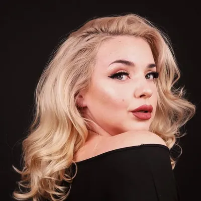 KITTY LANE profile