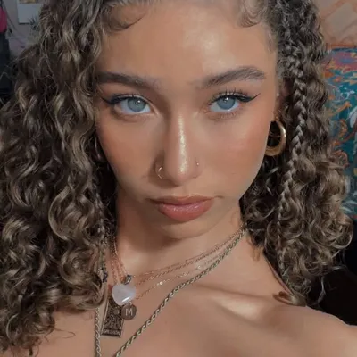 Mackenzie🫧🐚🌸🥥💗 profile