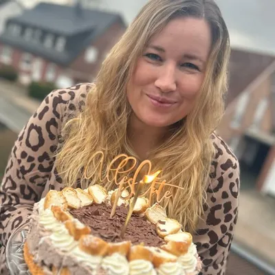 Laura profile