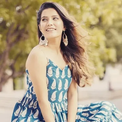 Komal Gudan fanpage profile