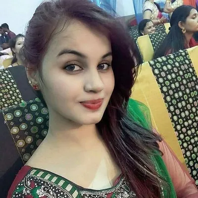 100k fans (komal sharma) profile
