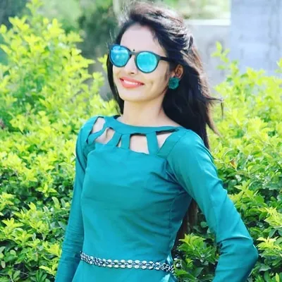 komal profile