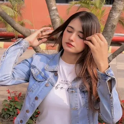 Komal Khan 40 profile