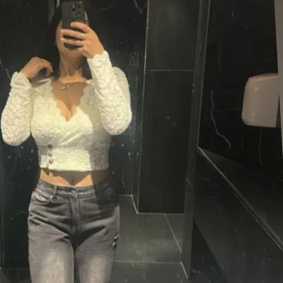 Komal Sharma profile
