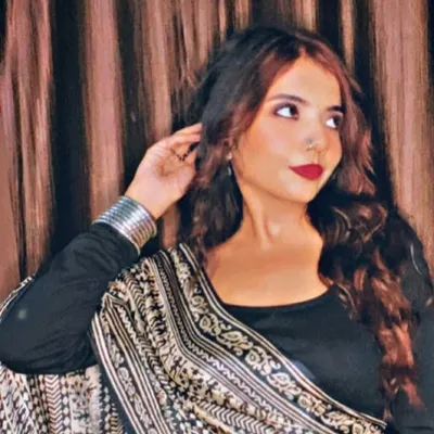 komal profile
