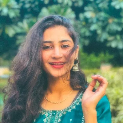KOMAL CHOPRA profile