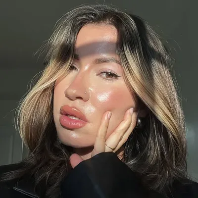 K R I S / soft feminine style profile