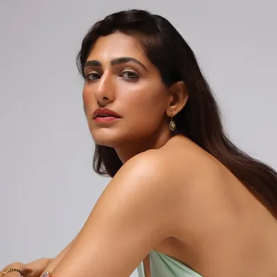 Kubbra Sait profile