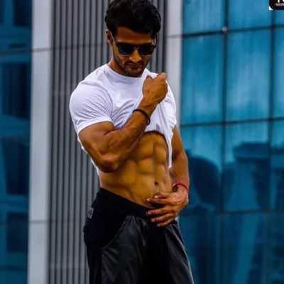 Kuldeep Shashi profile