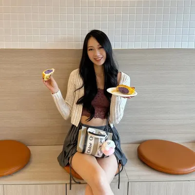 Esther Kwok profile