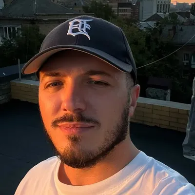 ANDRII LAKHNOV profile